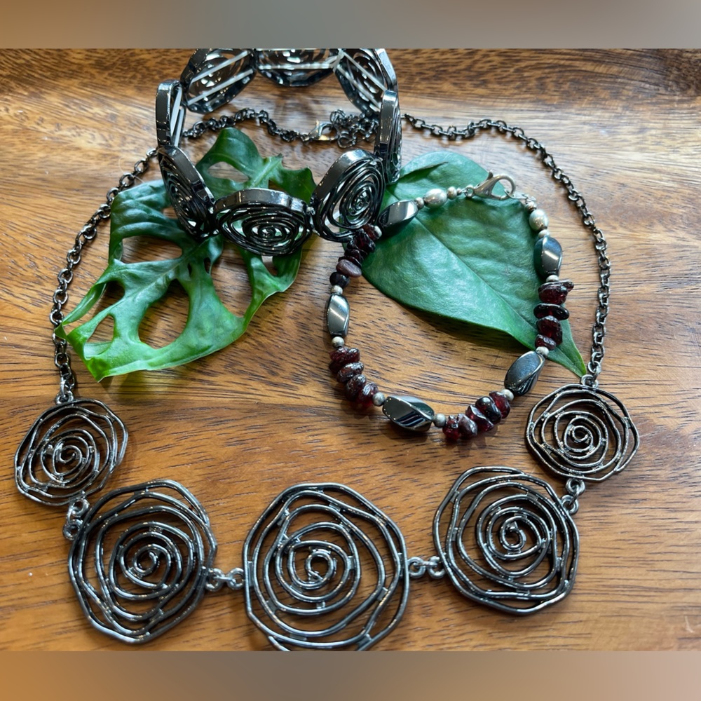 Paparazzi 3 piece bracelet and necklace set
